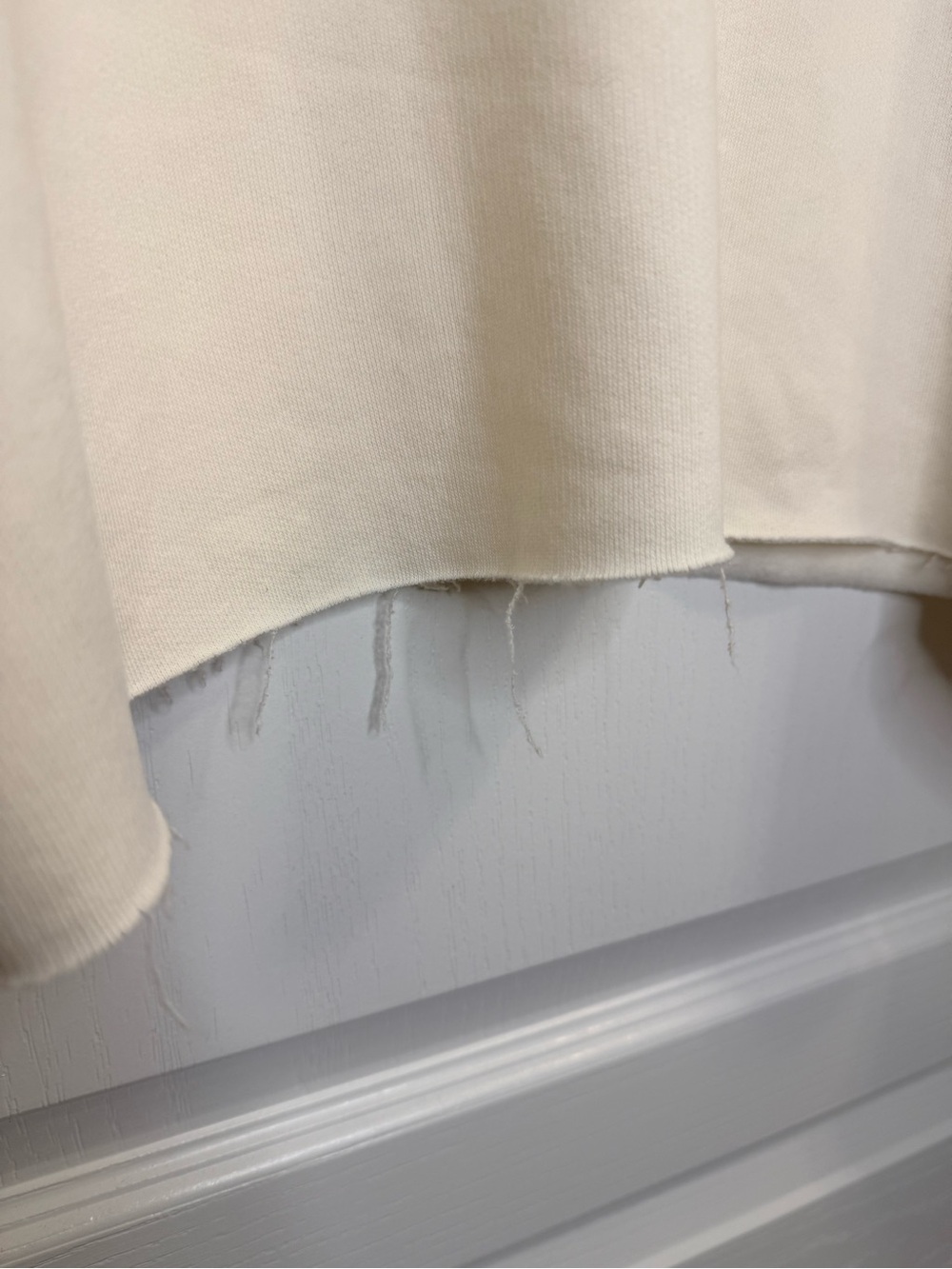 WeWoreWhat Cream Cropped Raw-Hem Crewneck Sweatshirt. NWT/XS - Picture 3 of 7